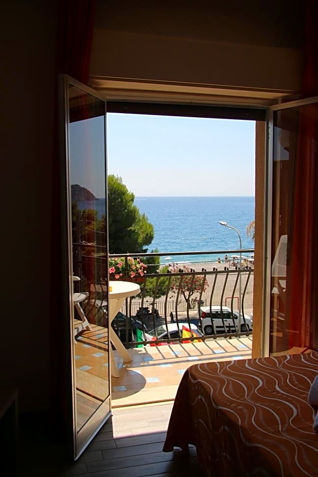 ChrisMare Hotel