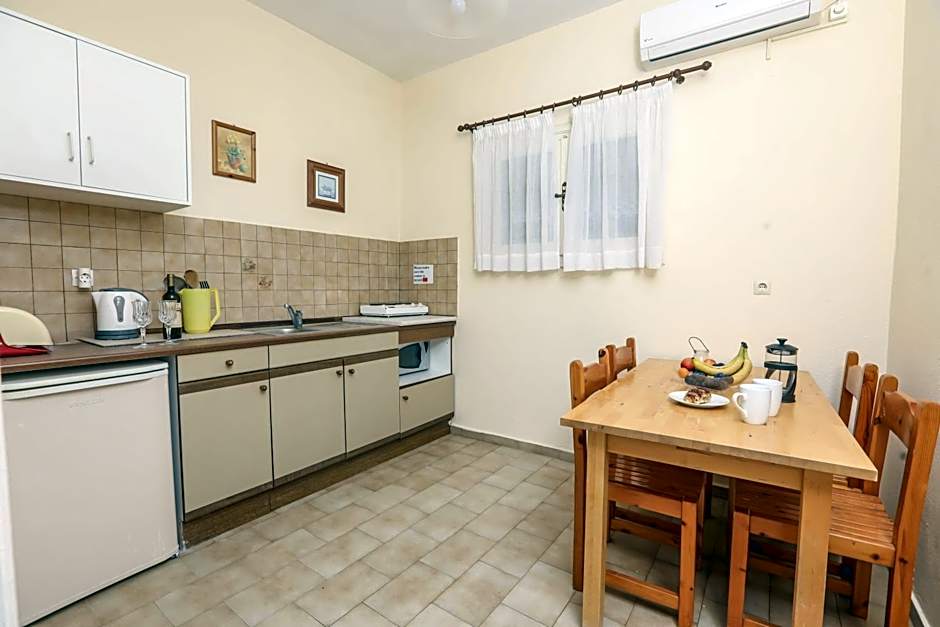 The Mayflower Studios & Apartments