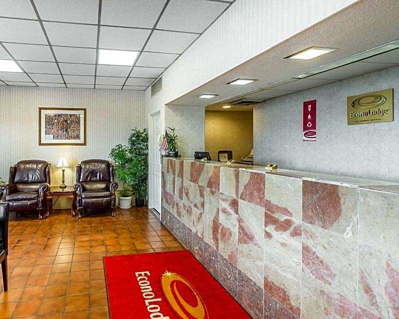 Econo Lodge Calhoun
