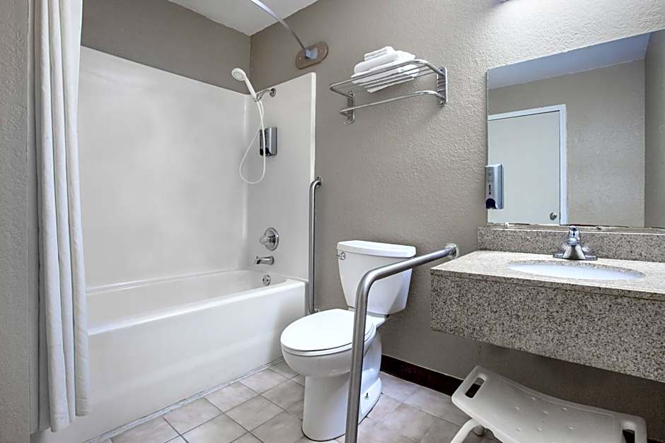 Super 8 by Wyndham Sherman