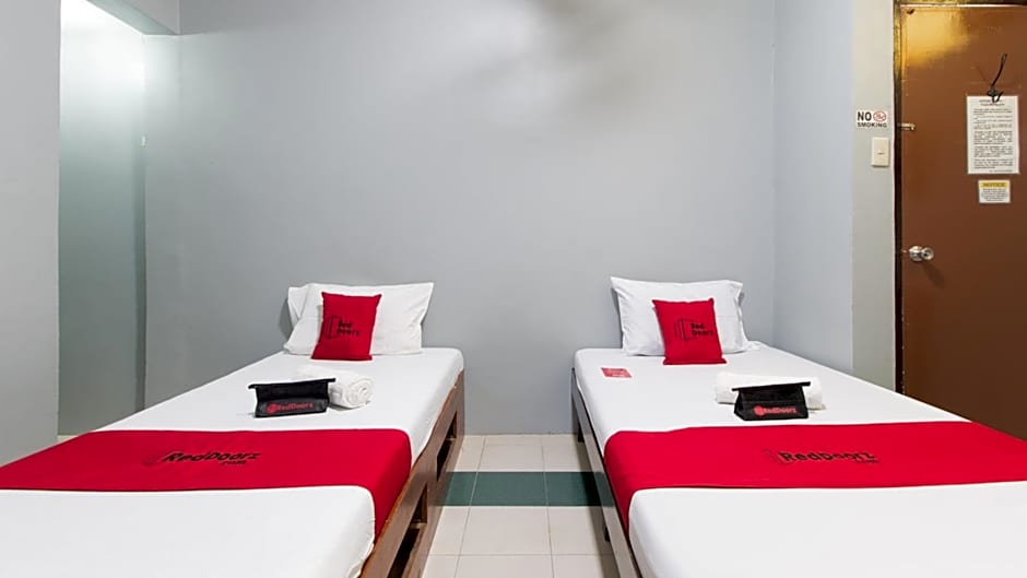 RedDoorz at Teofila Lodge