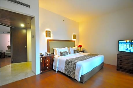 Suite Room with Free Airport Transfer
