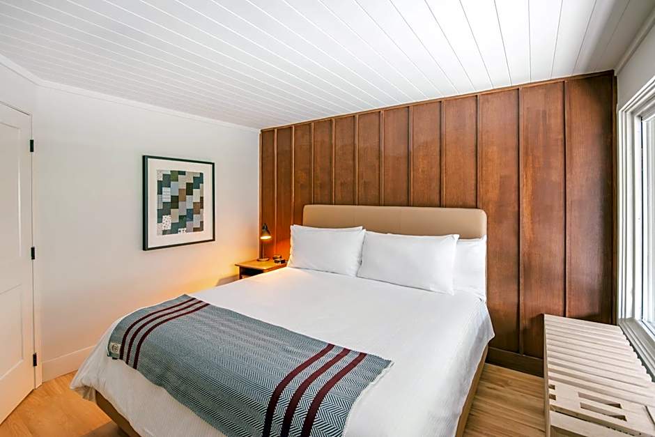 Historic Rocky Waters Inn, A Small Luxury Hotel