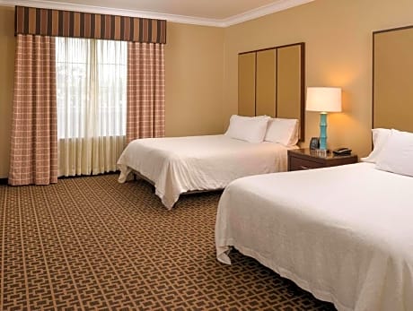 2 Queen Beds