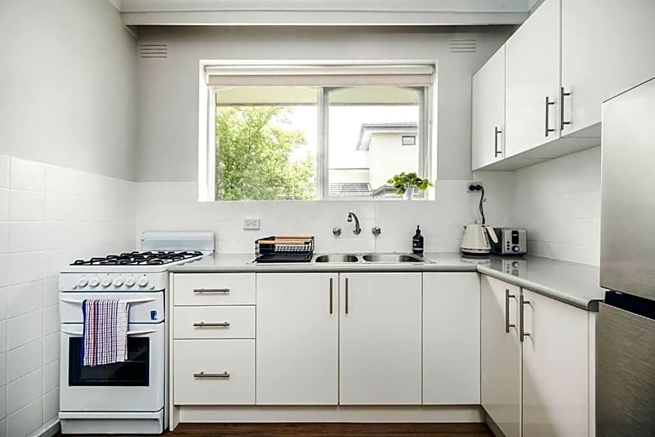 Ultra-convenient 2 Bedroom Gem at Chadstone