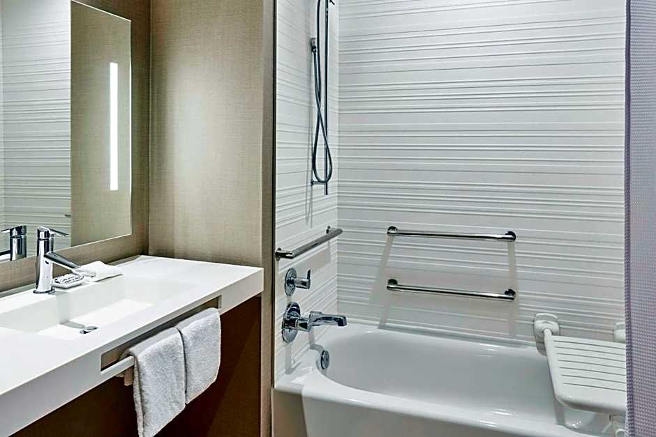 AC Hotel by Marriott Cincinnati at The Banks