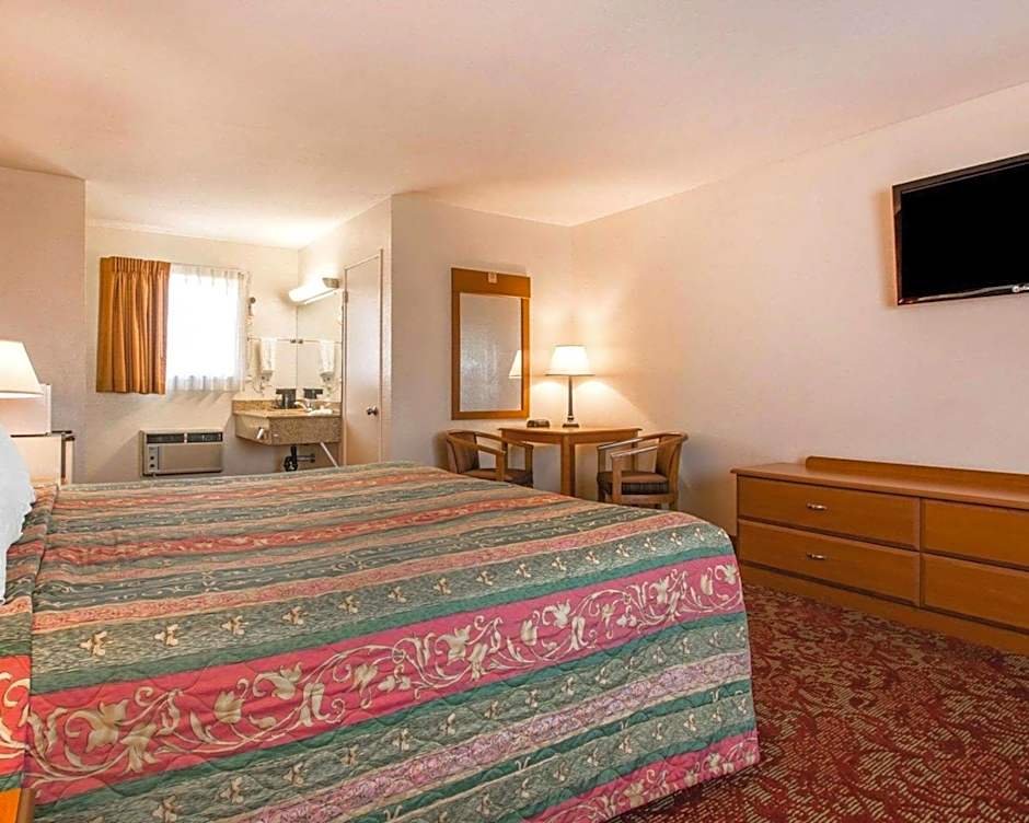 Rodeway Inn Fallbrook Downtown