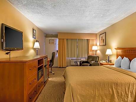 1 Queen Bed Nonsmoking