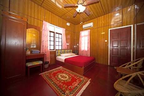 Superior Double or Twin Room with Partial Sea View