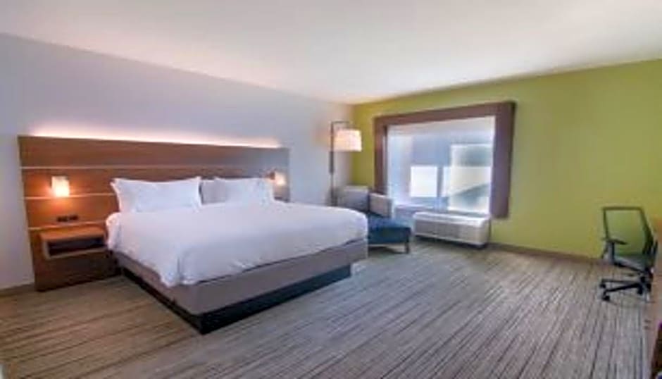 Holiday Inn Express & Suites Quincy I-10, an IHG Hotel