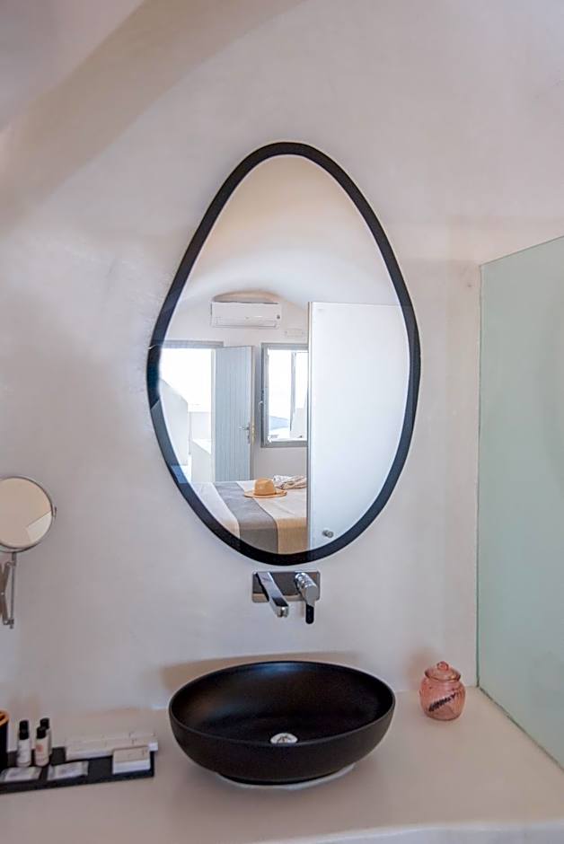 Caldera Cliff Illusion