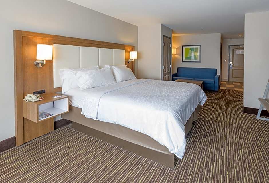 Holiday Inn Express & Suites Jamestown By IHG