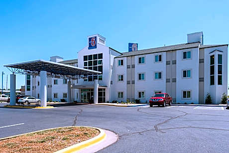 Motel 6-Junction City, KS