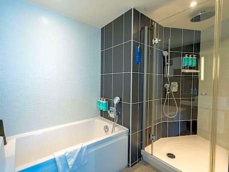 Two Superior Suites next to each other (4 adults + 2 children)