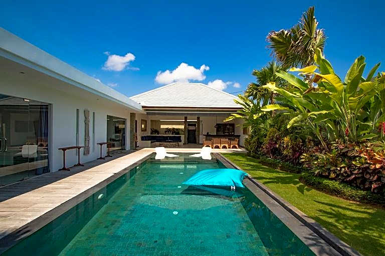 Beautiful Villa Juna 3 Bedroom in Seminyak