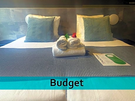 Budget Twin Room with Bath