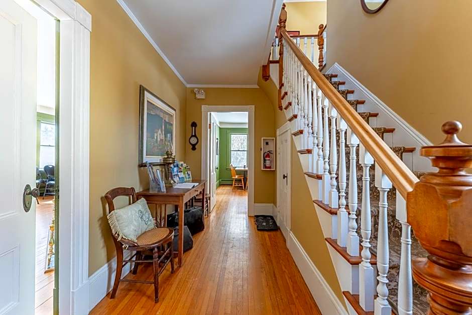 Dominion Hill Country Inn