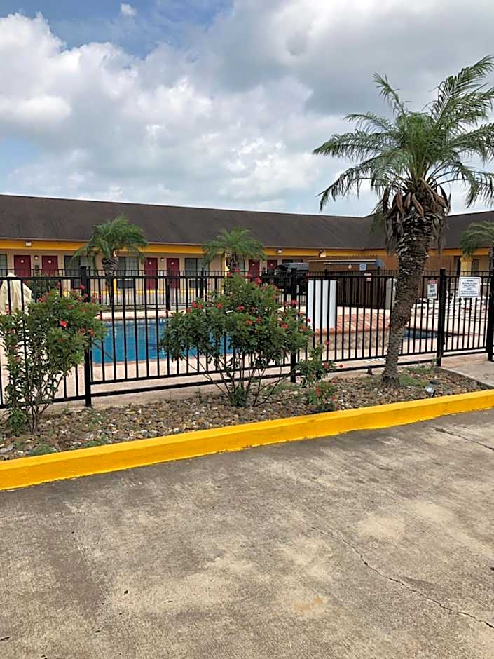 Los Fresnos Inn and Suites