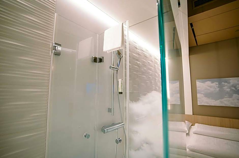 MY CLOUD Transit Hotel