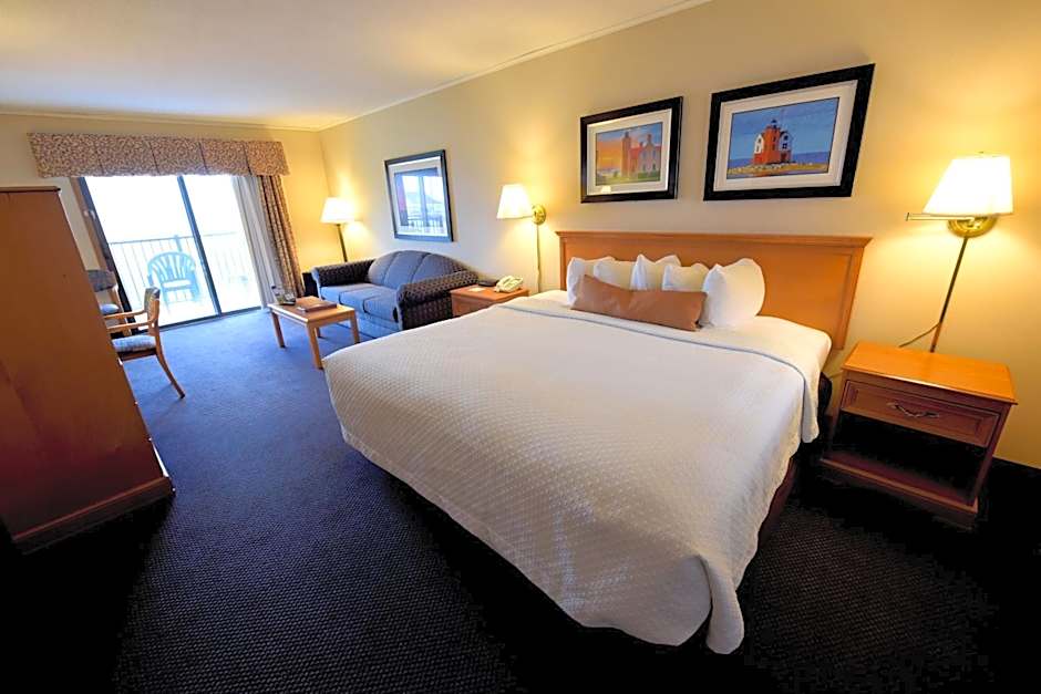 Days Inn by Wyndham Mackinaw City - Lakeview