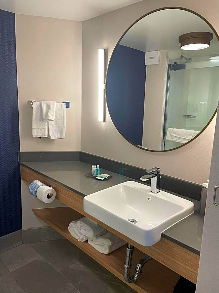 Fairfield by Marriott Inn & Suites Charleston Downtown