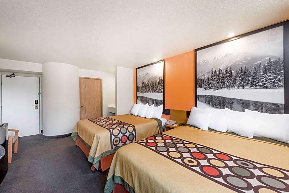 Super 8 by Wyndham Show Low