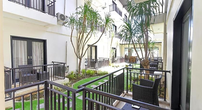 RedDoorz Plus near Mall Bali Galeria 2
