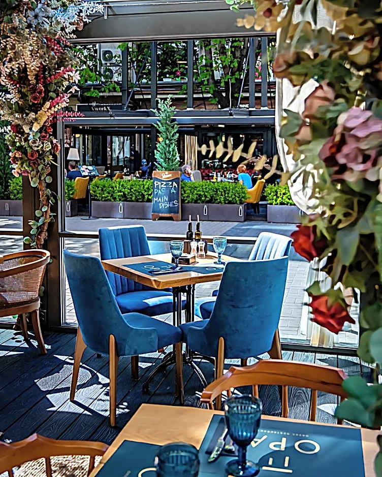 Les Fleurs Boutique Hotel