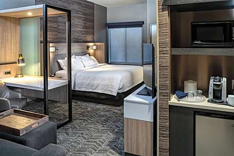 King Suite with Roll-In Shower and Trundle Sofa - Mobility Access/Hearing Accessible