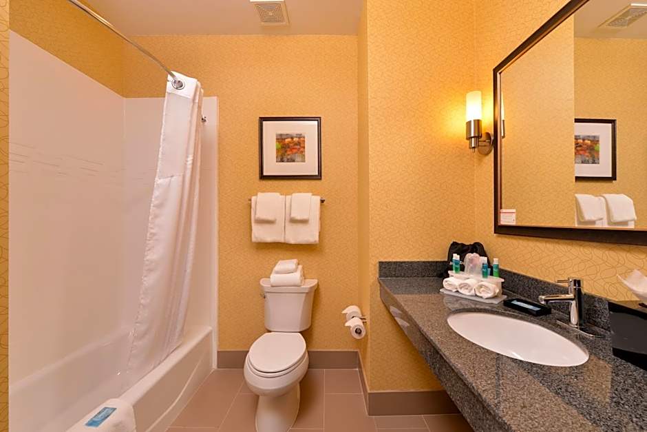 Holiday Inn Express & Suites Bakersfield Airport By IHG