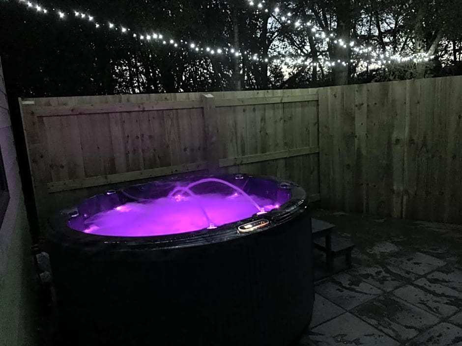 Lola Lodge - Luxury Hot Tub Retreat