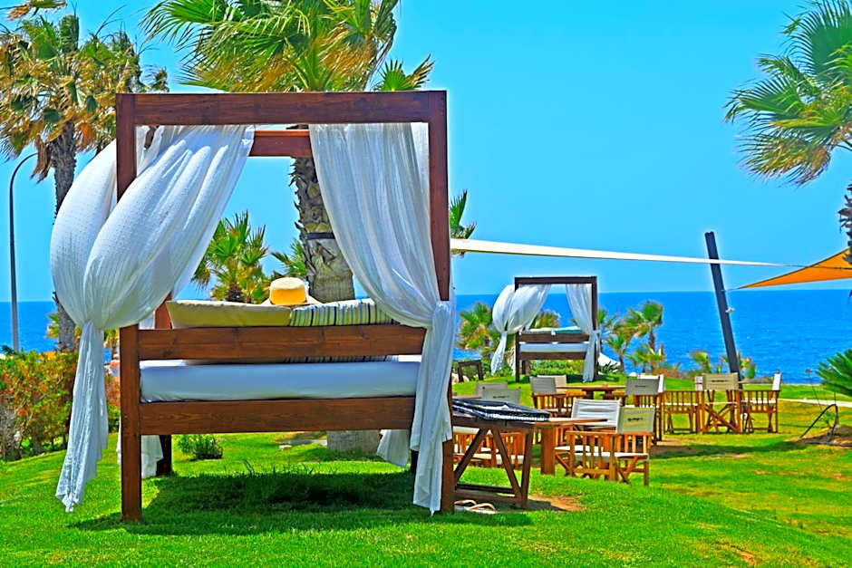 Amphora Hotel & Suites