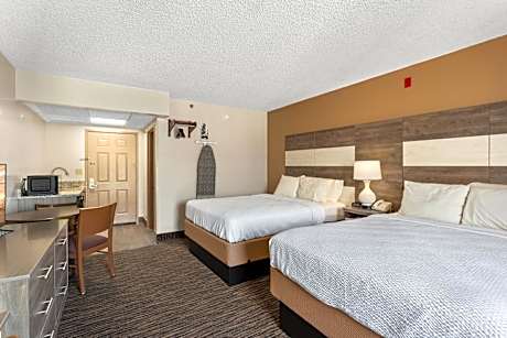 Queen Room with Balcony and Partial Ocean View