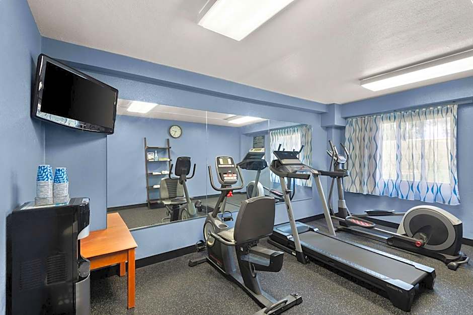 Days Inn by Wyndham Newton