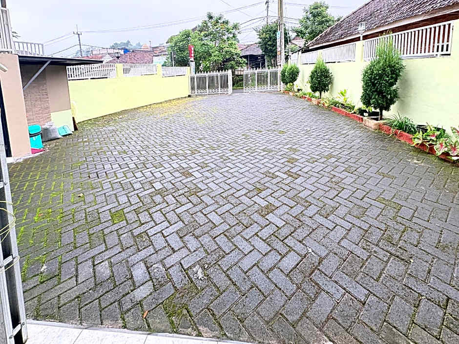 RedDoorz Syariah @ Nusa Indah near BNS