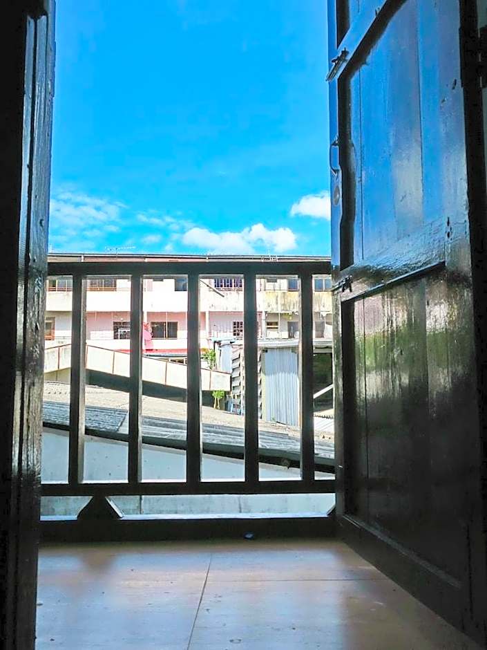Huan Kawin Hostel & Photography Gallery