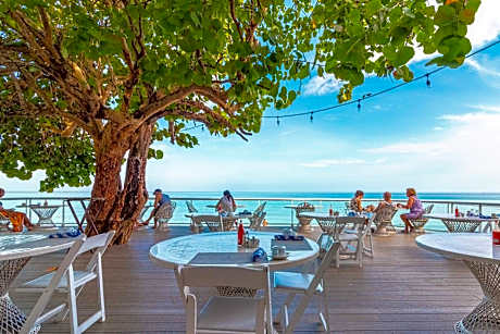 Travellers Beach Resort