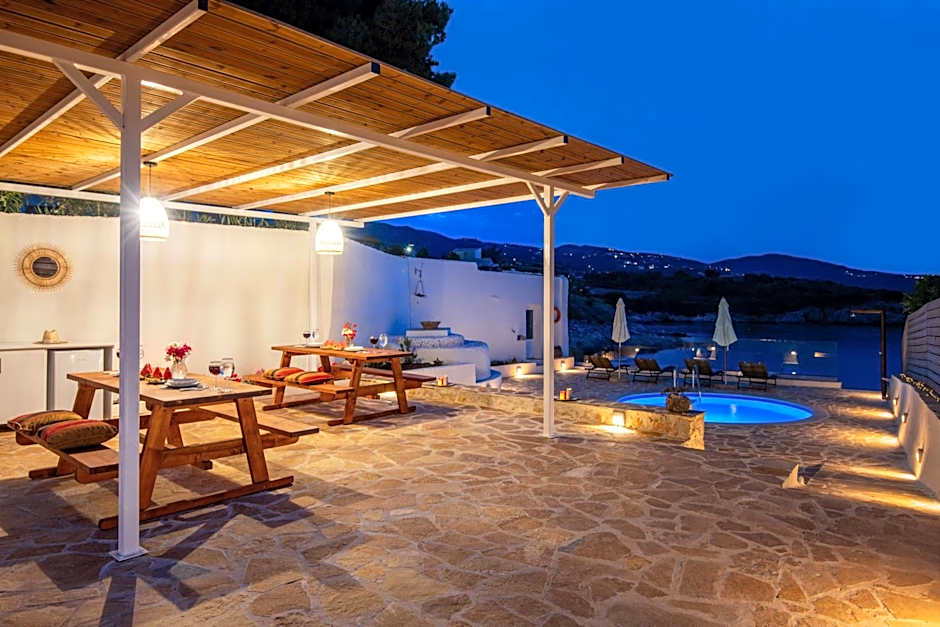 Kokkinos Studios With Pool & Sea View, by ZanteWize