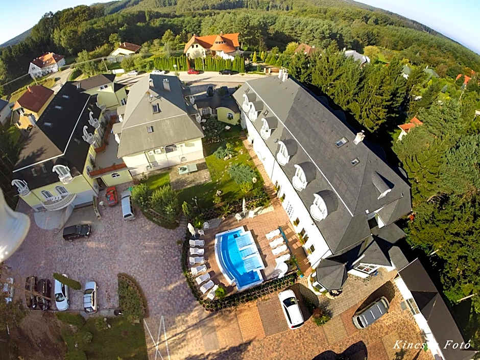 Gosztola Gyöngye-az erdő szállodája