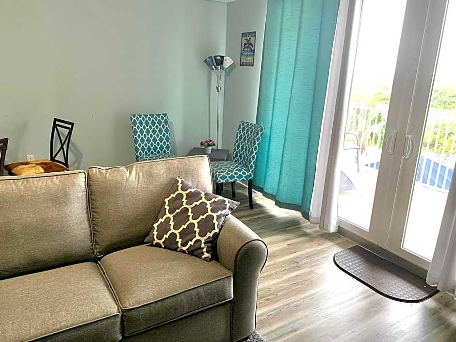 LAKETOWN 5 POOLs STEPS TO BEACH FAMILY FRIENDLY