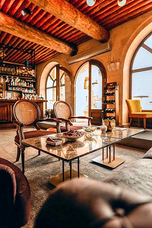 Nino Cave Suite