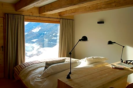 Chalet (10 Adults)