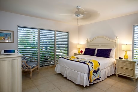 Deluxe Suite, 2 Bedrooms, Beachfront (1 King Bed and 2 Twin Beds)