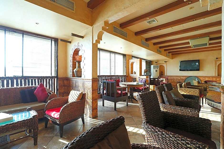 OYO 112 Semiramis Hotel