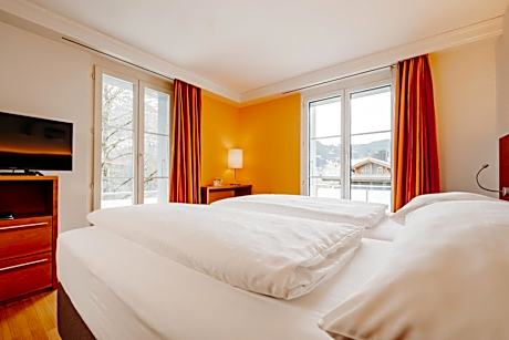 Standard Twin Room with Balcony and Mountain View