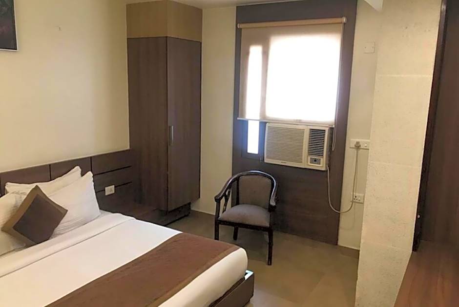 Goroomgo City Square Hisar