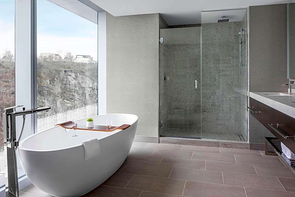 Envue, Autograph Collection