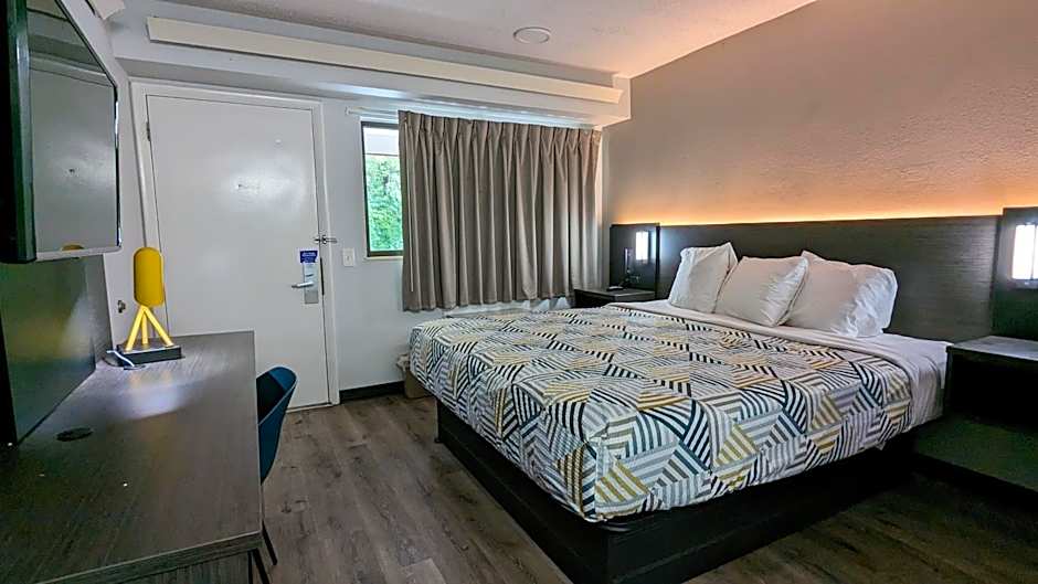 Motel 6-Nashua, NH - South