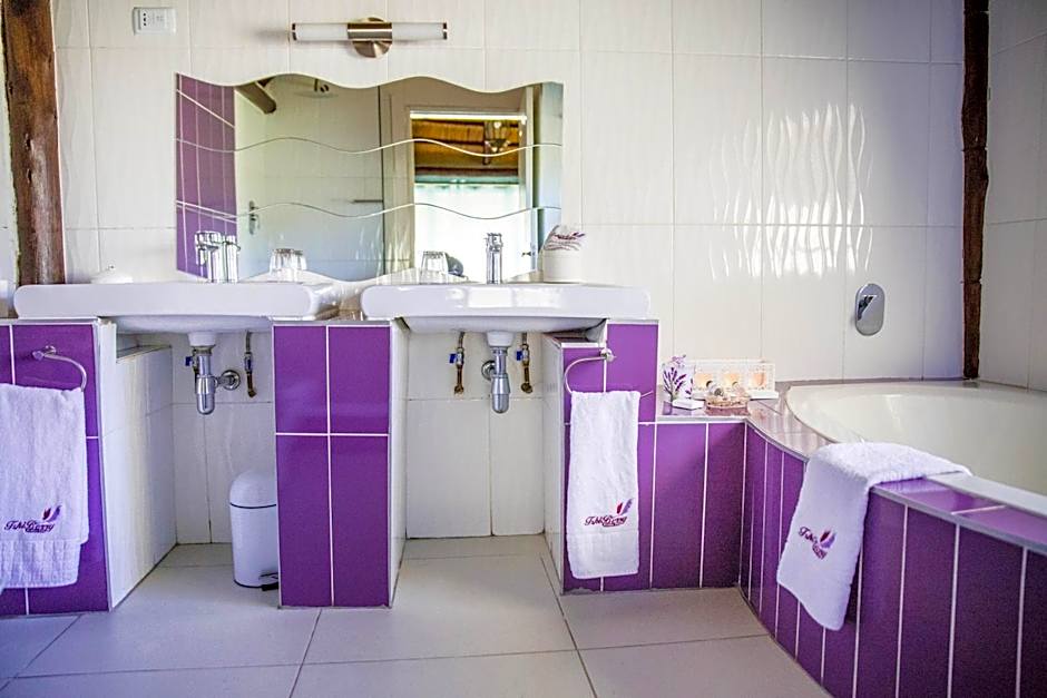 TshiBerry Bed & Breakfast