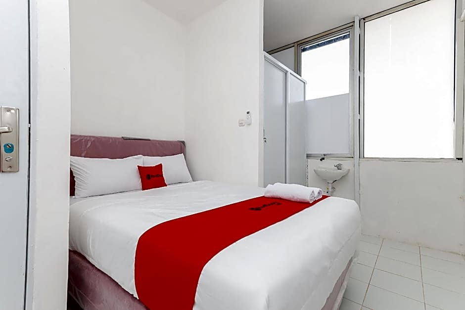 RedDoorz near Pasar Lama Serang